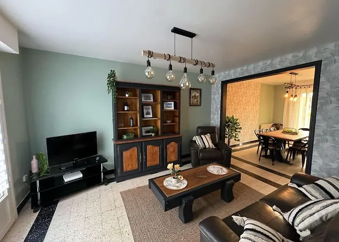 The House Of The 47ème Port-en-Bessin-Huppain